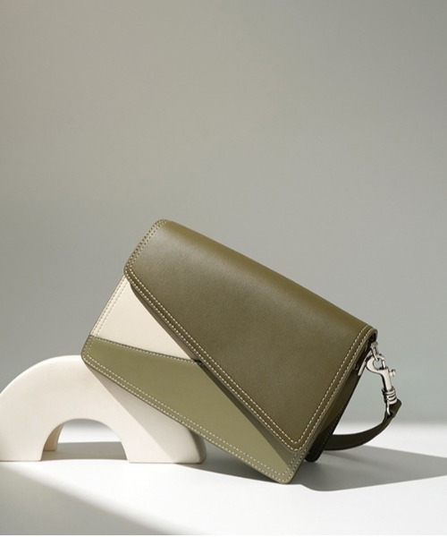 NiiNa(ニーナ)の「【 NiiNa / ニーナ 】高品質牛革 2way ワンハンドル カラーデザイン ショルダーバッグ(ショルダーバッグ・レディース・ピンク/ライム/ブルー/グリーン・FREE)」の9枚目の写真