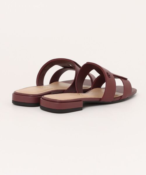 CHARLES & KEITH（チャールズ & キース）の「Petina ペティナ レザー スライドサンダル（サンダル・レディース・ゴールド/バーガンディー/ブラック/ホワイト・23cm/23.5cm/24.5cm/25cm/25.5cm/22.5cm）」の20枚目の写真