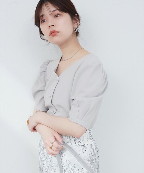 natural couture（ナチュラルクチュール）の「【WEB限定】前後2WAYパフスリーブブラウス（シャツ/ブラウス・レディース・ピンク/ブラック/グレー・FREE）」の2枚目の写真