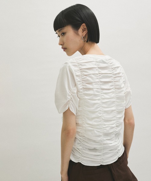 ADAM ET ROPE'（アダムエロペ）の「【サステナブル】シャーリングTEE（Tシャツ/カットソー・レディース・ダークブラウン/ホワイト/ブラック・FREE）」の18枚目の写真