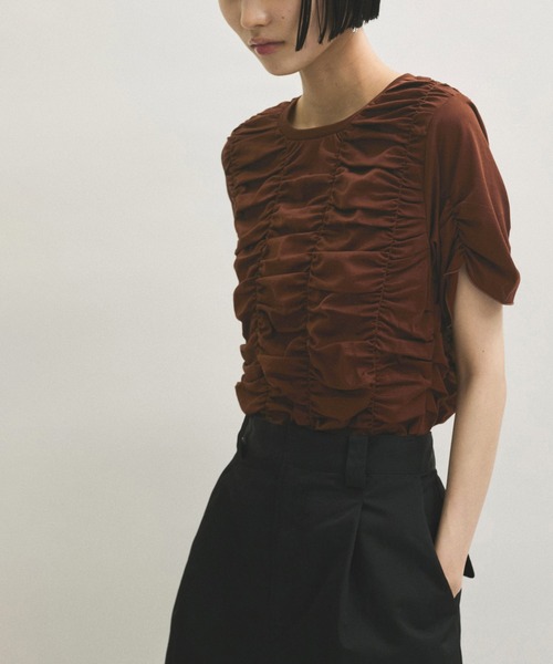 ADAM ET ROPE'（アダムエロペ）の「【サステナブル】シャーリングTEE（Tシャツ/カットソー・レディース・ダークブラウン/ホワイト/ブラック・FREE）」の20枚目の写真