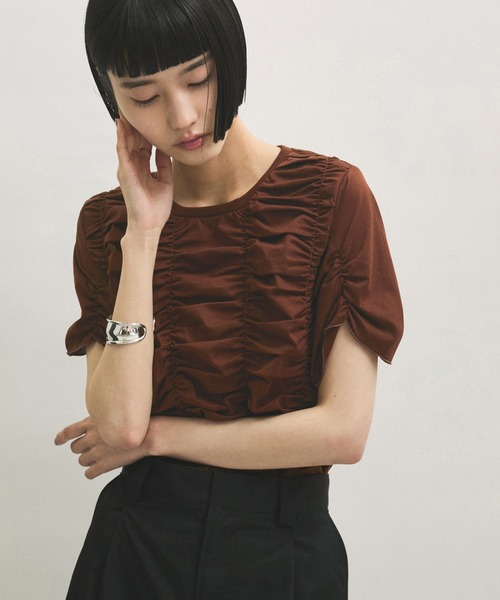 ADAM ET ROPE'（アダムエロペ）の「【サステナブル】シャーリングTEE（Tシャツ/カットソー・レディース・ダークブラウン/ホワイト/ブラック・FREE）」の22枚目の写真