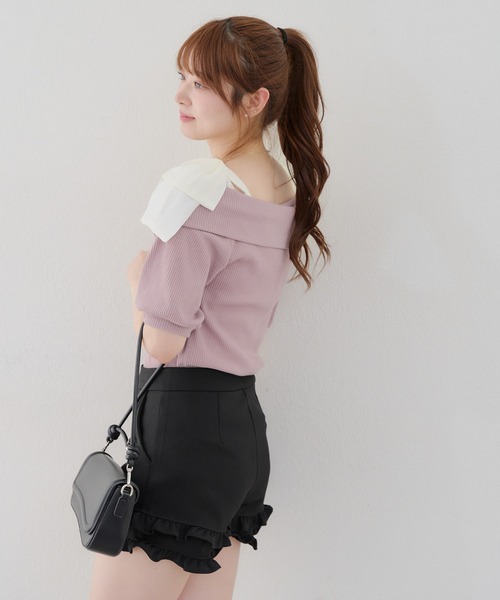 continuer de NICE CLAUP（コンティニューデナイスクラップ）の「リブ肩リボンオフショル（Tシャツ/カットソー・レディース・ブラック/オフホワイト/ピンク・FREE）」の7枚目の写真