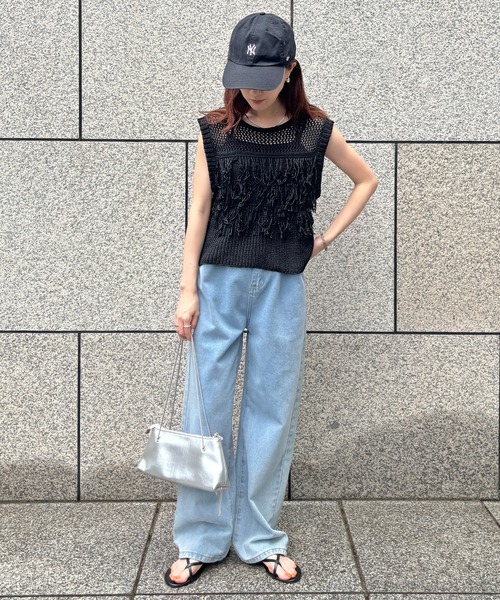 ISOOK(アイスー)の「【ISOOK / アイスー】ループフリンジニットベスト / サマーニット ビスチェ ニットタンク 綿タッチ クルーネック ノースリーブ タンクトップ クロップド丈 ショート丈 短丈 レイヤード 夏 アイボリー ホワイト ブラウン ブラック 白 茶 黒 ZOZOTOWN限定(タンクトップ・レディース・ブラック/ブラウン/アイボリー・FREE)」の5枚目の写真