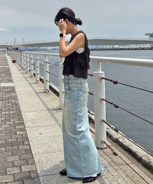 ISOOK(アイスー)の「【ISOOK / アイスー】ループフリンジニットベスト / サマーニット ビスチェ ニットタンク 綿タッチ クルーネック ノースリーブ タンクトップ クロップド丈 ショート丈 短丈 レイヤード 夏 アイボリー ホワイト ブラウン ブラック 白 茶 黒 ZOZOTOWN限定(タンクトップ・レディース・ブラック/ブラウン/アイボリー・FREE)」の10枚目の写真