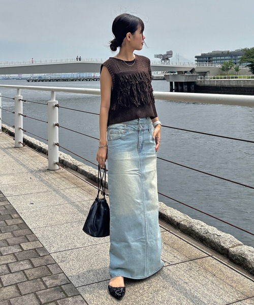 ISOOK(アイスー)の「【ISOOK / アイスー】ループフリンジニットベスト / サマーニット ビスチェ ニットタンク 綿タッチ クルーネック ノースリーブ タンクトップ クロップド丈 ショート丈 短丈 レイヤード 夏 アイボリー ホワイト ブラウン ブラック 白 茶 黒 ZOZOTOWN限定(タンクトップ・レディース・ブラック/ブラウン/アイボリー・FREE)」の9枚目の写真