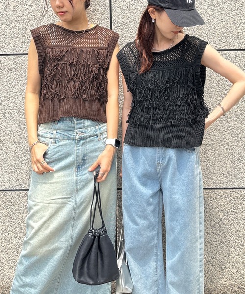 ISOOK(アイスー)の「【ISOOK / アイスー】ループフリンジニットベスト / サマーニット ビスチェ ニットタンク 綿タッチ クルーネック ノースリーブ タンクトップ クロップド丈 ショート丈 短丈 レイヤード 夏 アイボリー ホワイト ブラウン ブラック 白 茶 黒 ZOZOTOWN限定(タンクトップ・レディース・ブラック/ブラウン/アイボリー・FREE)」の13枚目の写真