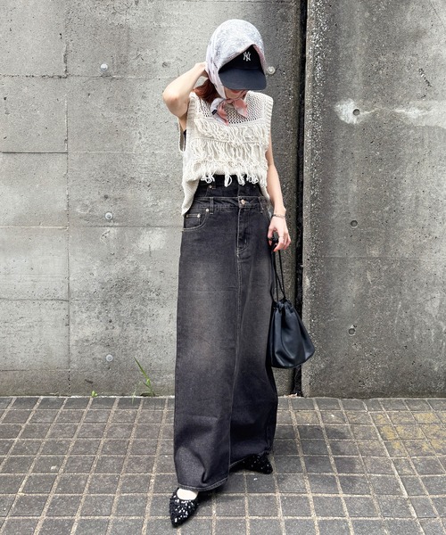 ISOOK(アイスー)の「【ISOOK / アイスー】ループフリンジニットベスト / サマーニット ビスチェ ニットタンク 綿タッチ クルーネック ノースリーブ タンクトップ クロップド丈 ショート丈 短丈 レイヤード 夏 アイボリー ホワイト ブラウン ブラック 白 茶 黒 ZOZOTOWN限定(タンクトップ・レディース・ブラック/ブラウン/アイボリー・FREE)」の17枚目の写真