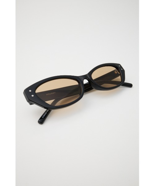 MOUSSY（マウジー）の「SLIM CAT アイウェア（サングラス・レディース・ブラック/マジェンタ・FREE）」の4枚目の写真