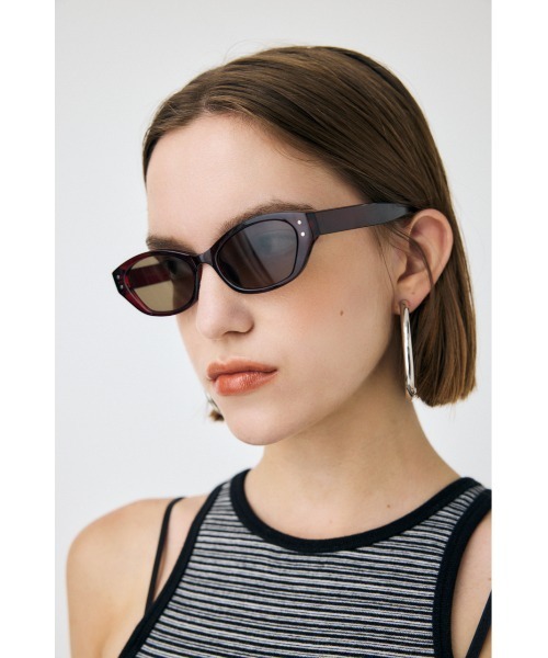 MOUSSY（マウジー）の「SLIM CAT アイウェア（サングラス・レディース・ブラック/マジェンタ・FREE）」の11枚目の写真