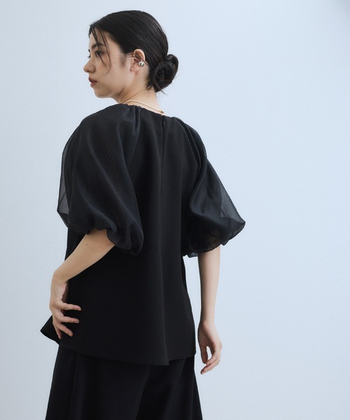 ADAM ET ROPE'(アダムエロペ)の「【WEB限定】シアーパフスリーブブラウス(シャツ/ブラウス・レディース・ネイビー/ブラック・FREE)」の14枚目の写真