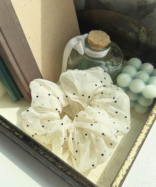 kutir（クティール）の「kutirlune／シアードットシュシュ（シュシュ・レディース・ホワイト・FREE）」の2枚目の写真