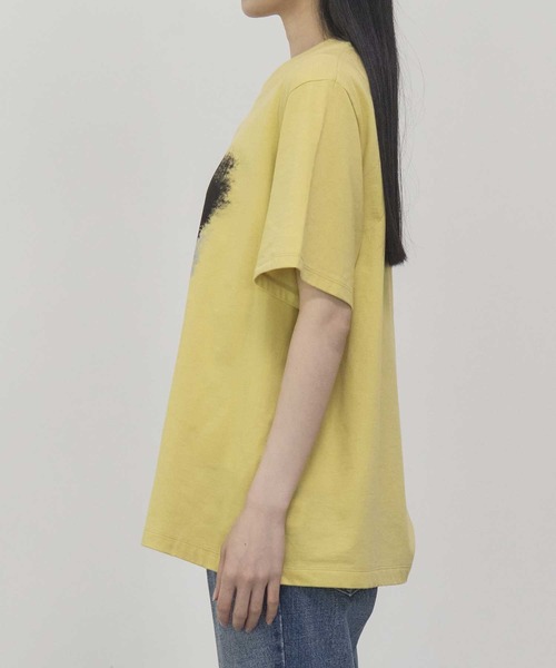 AKIRANAKA（アキラナカ）の「【AKIRANAKA/アキラナカ】EX.Graphic Art Tee B別注グラフィックアートTシャツ（Tシャツ/カットソー・レディース・イエロー・FREE）」の4枚目の写真