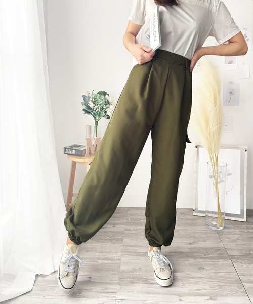 Dewlily(デューリリー)の「ゆるっと履けてラフなのに抜け感もある! カーゴ風ジョガーパンツ(その他パンツ・レディース・ブラック/カーキ・XL/M/S/L)」の2枚目の写真