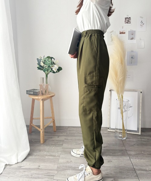 Dewlily(デューリリー)の「ゆるっと履けてラフなのに抜け感もある! カーゴ風ジョガーパンツ(その他パンツ・レディース・ブラック/カーキ・XL/M/S/L)」の5枚目の写真