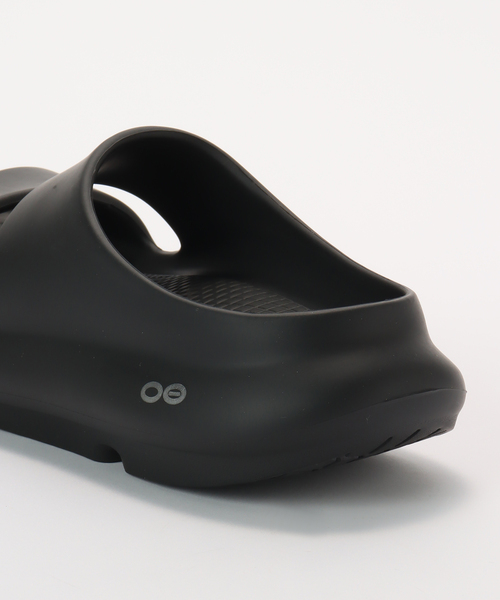 OOFOS（ウーフォス）の「OOFOS/ウーフォス OOyea-Black（サンダル・レディース・ブラック・23cm/24cm/25cm）」の5枚目の写真