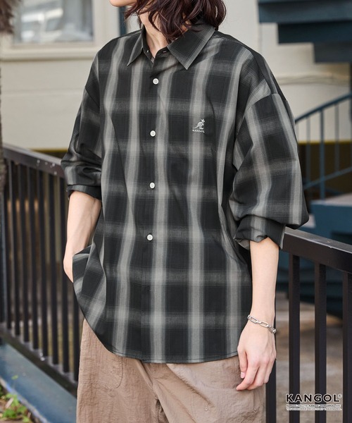 KANGOL（カンゴール）の「KANGOL/カンゴール 別注 ワンポイントロゴ刺繍  アソート レギュラーカラー長袖シャツ ＜抗菌 / 防臭 / イージーケア＞（シャツ/ブラウス・メンズ・ネイビー/ブラック系/ブルー系/ホワイト/ベージュ系/ネイビー系1/ネイビー系/グレー系・S/M/L）」の20枚目の写真