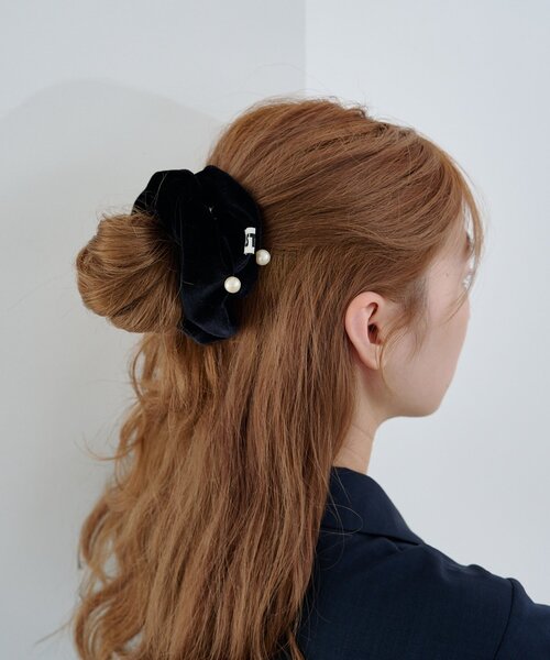 Kastane（カスタネ）の「【fiw.】パールベロアシュシュ（シュシュ・レディース・ブラウン/グレー/ブラック・FREE）」の4枚目の写真