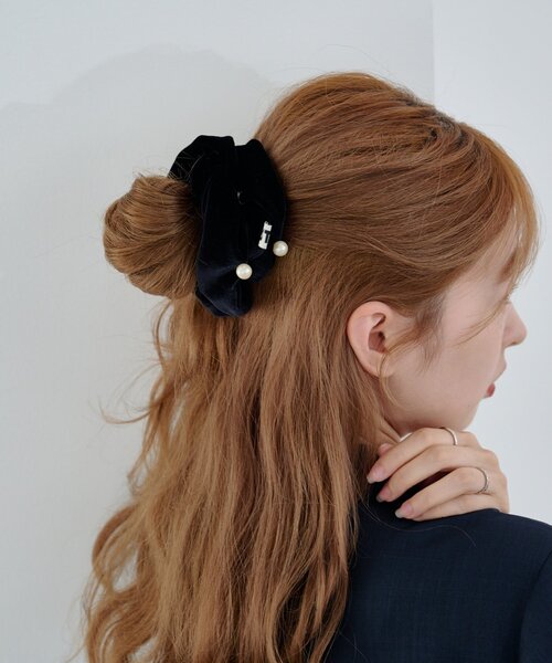 Kastane（カスタネ）の「【fiw.】パールベロアシュシュ（シュシュ・レディース・ブラウン/グレー/ブラック・FREE）」の5枚目の写真