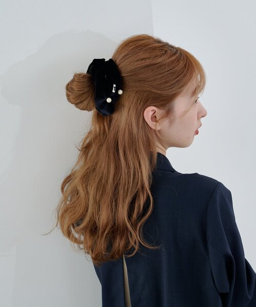 Kastane（カスタネ）の「【fiw.】パールベロアシュシュ（シュシュ・レディース・ブラウン/グレー/ブラック・FREE）」の6枚目の写真