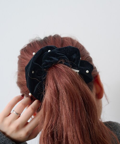 Kastane（カスタネ）の「【fiw.】パールベロアシュシュ（シュシュ・レディース・ブラウン/グレー/ブラック・FREE）」の7枚目の写真