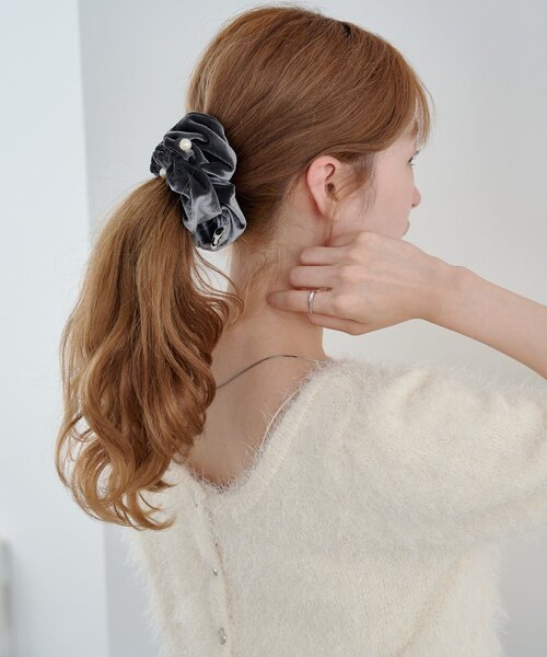 Kastane（カスタネ）の「【fiw.】パールベロアシュシュ（シュシュ・レディース・ブラウン/グレー/ブラック・FREE）」の11枚目の写真