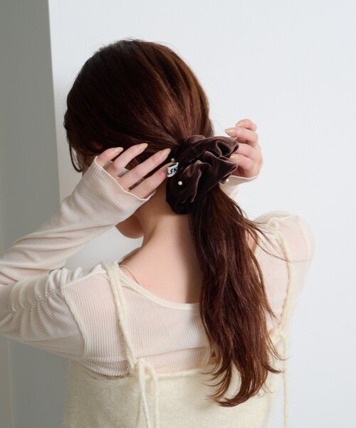 Kastane（カスタネ）の「【fiw.】パールベロアシュシュ（シュシュ・レディース・ブラウン/グレー/ブラック・FREE）」の18枚目の写真