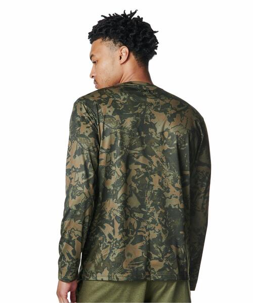 UNDER ARMOUR（アンダーアーマー）の「UAテック カモ ロングスリーブ Tシャツ（トレーニング/メンズ）（Tシャツ/カットソー・メンズ・グリーン系・L/3XL/2XL/M/XL/S）」の2枚目の写真