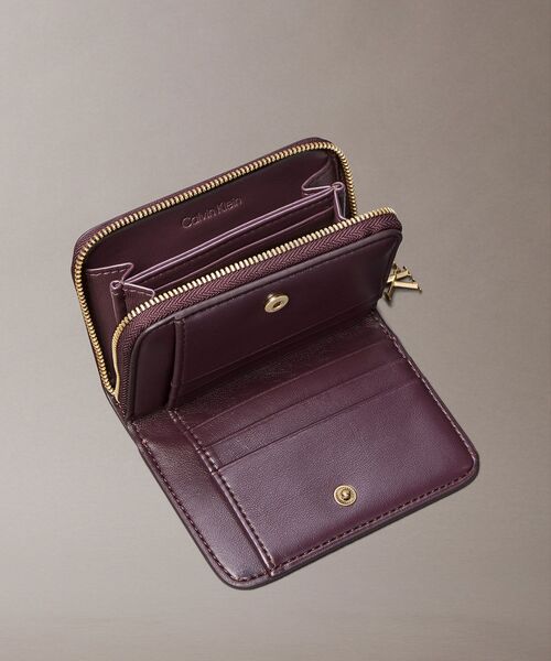 ミディアム フラップジップ アラウンドウォレット（財布）｜Calvin