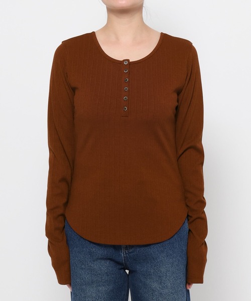 mysty woman(ミスティウーマン)の「2WAYテレコカットソー 577088(Tシャツ/カットソー・レディース・オフホワイト/ブラウン/ブラック・FREE)」の9枚目の写真