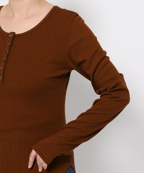 mysty woman(ミスティウーマン)の「2WAYテレコカットソー 577088(Tシャツ/カットソー・レディース・オフホワイト/ブラウン/ブラック・FREE)」の13枚目の写真