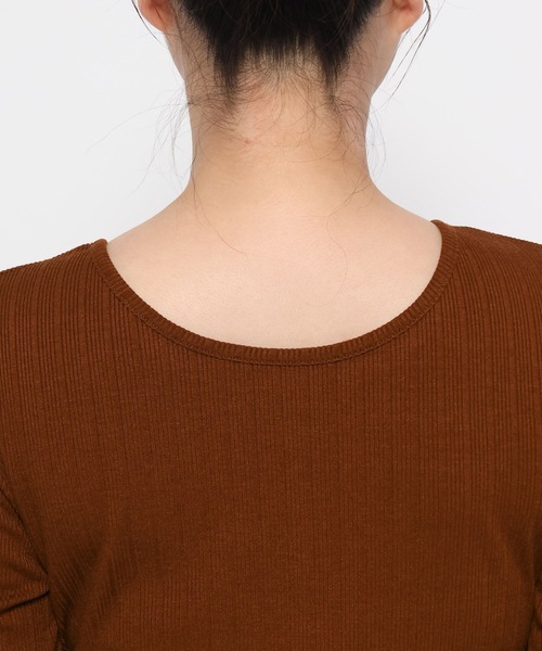 mysty woman(ミスティウーマン)の「2WAYテレコカットソー 577088(Tシャツ/カットソー・レディース・オフホワイト/ブラウン/ブラック・FREE)」の15枚目の写真