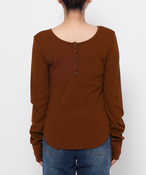 mysty woman(ミスティウーマン)の「2WAYテレコカットソー 577088(Tシャツ/カットソー・レディース・オフホワイト/ブラウン/ブラック・FREE)」の17枚目の写真