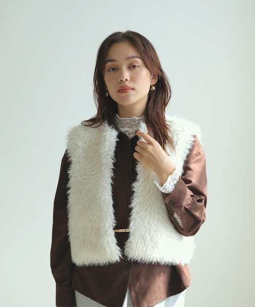 VIS（ビス）の「アソートファーショートベスト（ベスト・レディース・キナリ/グレー系その他・FREE）」の3枚目の写真