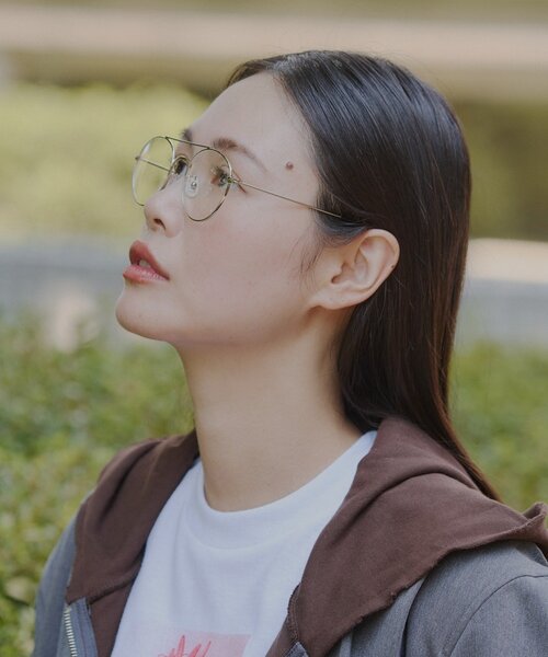 WHIMSIC（ウィムジック）の「【UNISEX/面長/逆三角形】ツーブリッジサングラス（サングラス・メンズ・シルバー・ONE SIZE）」の4枚目の写真