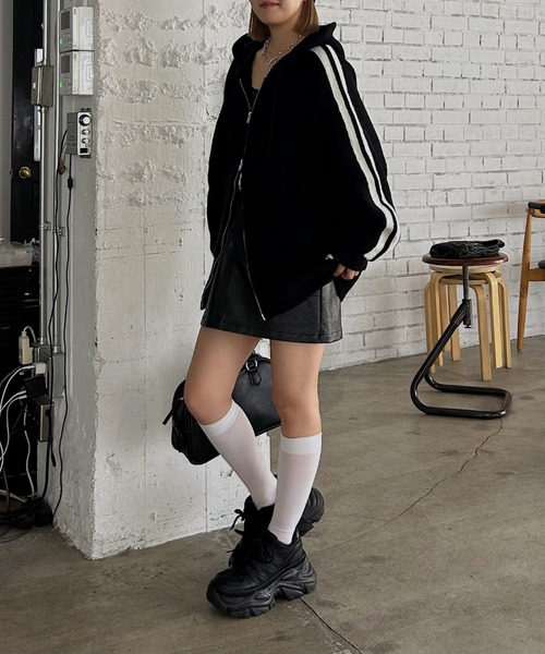 PAGEBOY(ページボーイ)の「MUSEラインZIPパーカーニット / フーディ 【ZOZO限定アイテム】(ニット/セーター・レディース・グレー/ブラック/レッド・FREE)」の4枚目の写真