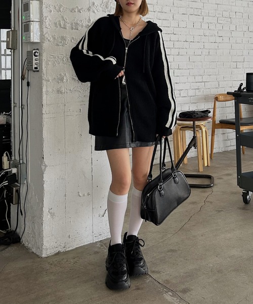 PAGEBOY(ページボーイ)の「MUSEラインZIPパーカーニット / フーディ 【ZOZO限定アイテム】(ニット/セーター・レディース・グレー/ブラック/レッド・FREE)」の6枚目の写真
