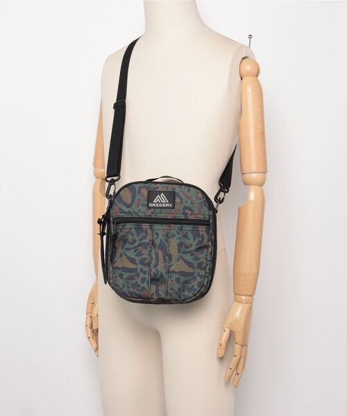 GREGORY(グレゴリー)の「クイックポケットデラックス QUICK POCKET DELUXE ミリタリーレオパード(ショルダーバッグ・メンズ・レオパード・ONE SIZE)」の2枚目の写真