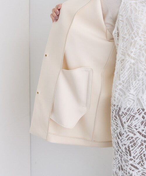 INDIVI（インディヴィ）の「【秋／軽羽織り】ノーカラーミドル丈ライトコート（ノーカラージャケット・レディース・ライトグレー系5/ネイビー/アイボリー・38/34/15 /13/05）」の19枚目の写真