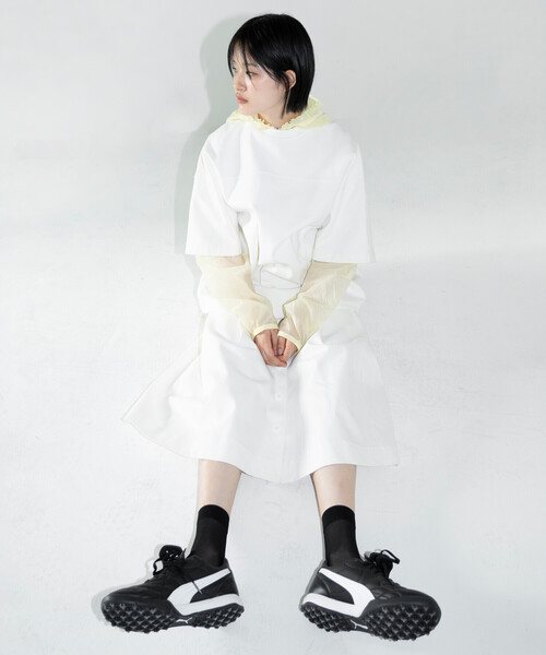 Bshop（ビショップ）の「eunoia | シアー フーディー ウィンドジャケット WOMEN（その他アウター・レディース・ブラック/グレー/イエロー・ONE）」の3枚目の写真