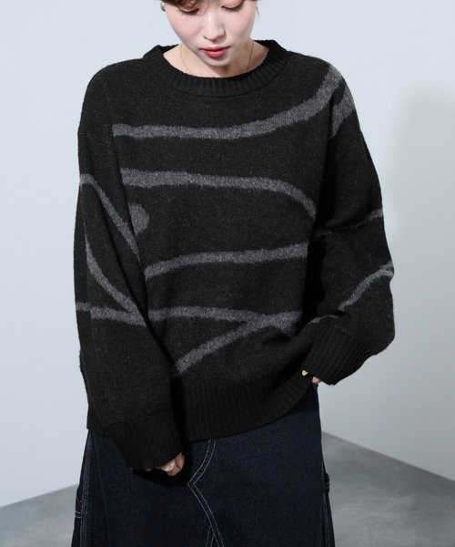 NAVY(ネイビー)の「nAvy ニュアンスライン柄 もちりクルーネックニット(ニット/セーター・レディース・ブラック/グレー・M/L)」の5枚目の写真