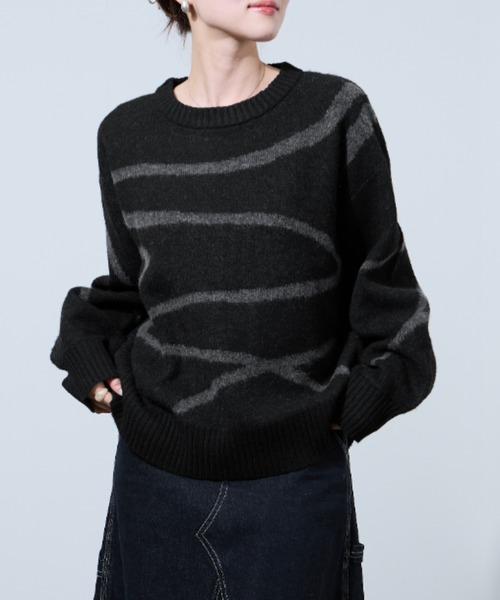 NAVY(ネイビー)の「nAvy ニュアンスライン柄 もちりクルーネックニット(ニット/セーター・レディース・ブラック/グレー・M/L)」の6枚目の写真