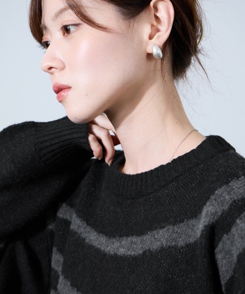 NAVY(ネイビー)の「nAvy ニュアンスライン柄 もちりクルーネックニット(ニット/セーター・レディース・ブラック/グレー・M/L)」の8枚目の写真