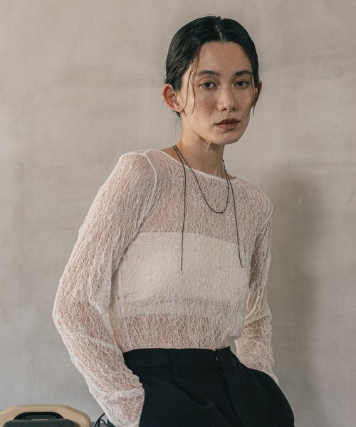 LEPSIM(レプシィム)の「《オフィスライン》レースクルー長袖プルオーバー 587917(Tシャツ/カットソー・レディース・オフホワイト/ブラック・FREE)」の2枚目の写真