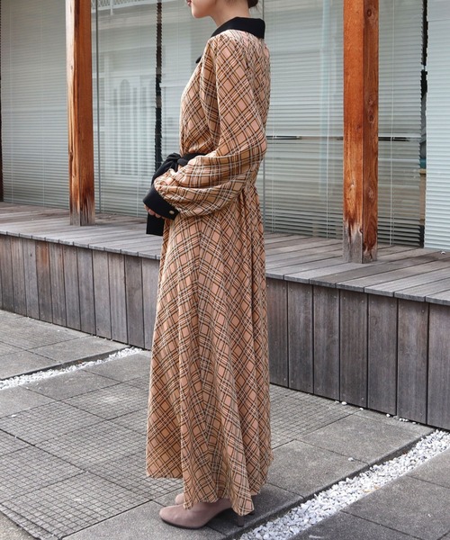 CECIL McBEE(セシルマクビー)の「バイアスチェッククレリックワンピース(ワンピース・レディース・ブラウン/ベージュ/ブラック・MEDIUM)」の5枚目の写真