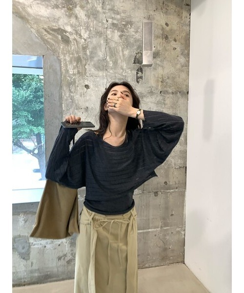 I.O.E(アイオイ)の「インナーキャミソール&ロングスリーブTシャツセット(Tシャツ/カットソー・レディース・ブラック/ブラウン/ホワイト/ベージュ/チャコール・FREE)」の7枚目の写真