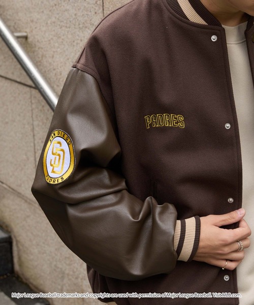 MLB（メジャーリーグベースボール）の「MLB/メジャーリーグベースボール 別注 ワッペン刺繍 配色ライン メルトンスタジャン（スタジャン・メンズ・ネイビー/ブラック/ダークブラウン・L/M）」の5枚目の写真