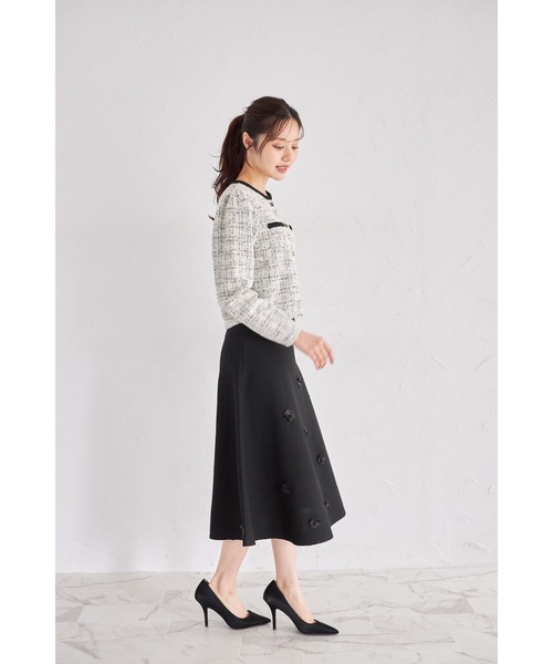 tocco closet(トッコ クローゼット)の「【ZOZO限定】立体フラワー装飾ニットフレアスカート(スカート・レディース・ネイビー/ブラック・M)」の5枚目の写真