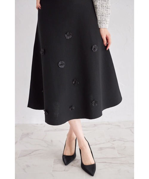 tocco closet(トッコ クローゼット)の「【ZOZO限定】立体フラワー装飾ニットフレアスカート(スカート・レディース・ネイビー/ブラック・M)」の9枚目の写真