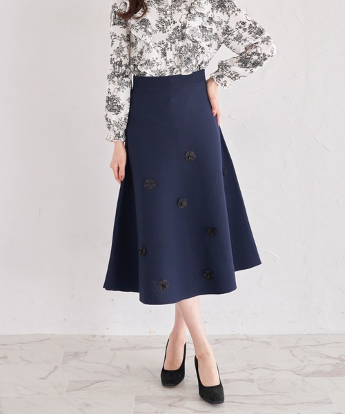 tocco closet(トッコ クローゼット)の「【ZOZO限定】立体フラワー装飾ニットフレアスカート(スカート・レディース・ネイビー/ブラック・M)」の15枚目の写真